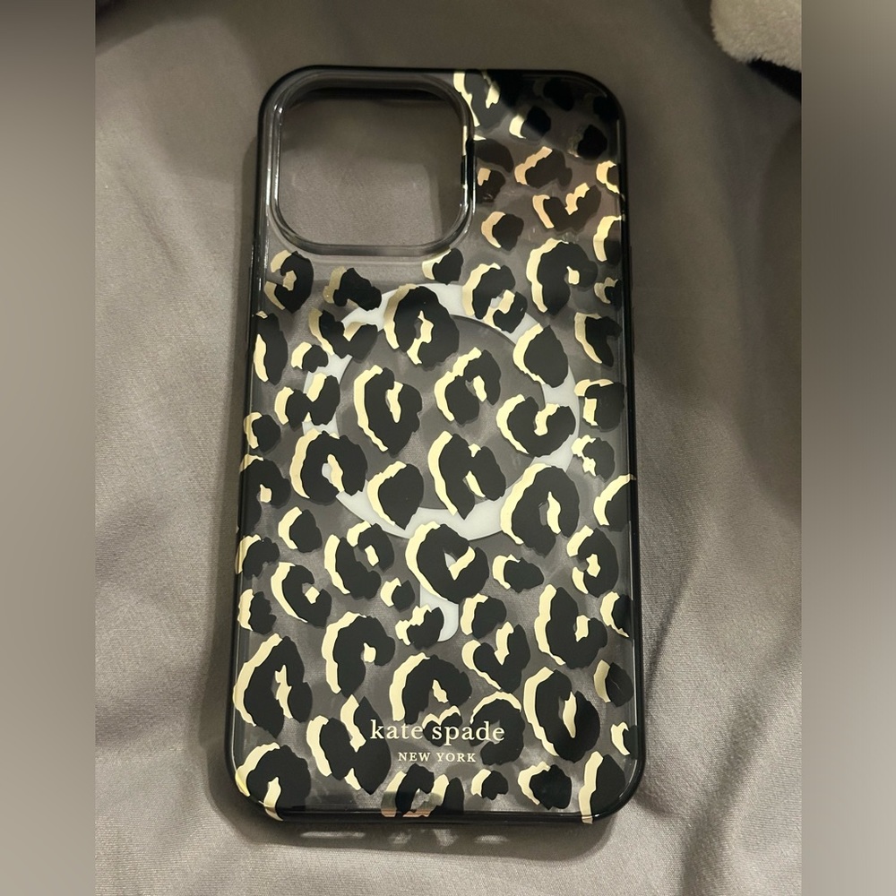 Kate spade iPhone 14 Pro Max case. Like new. Smoke free home.